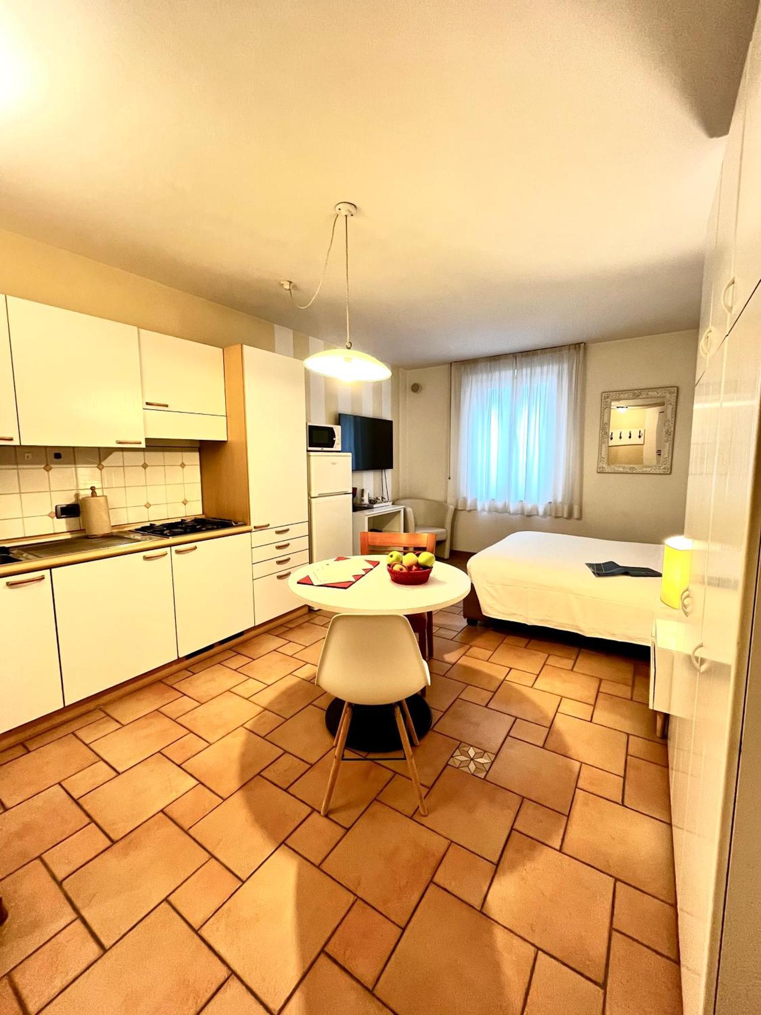 Manci Apartments By Hotel America Trento Exterior foto